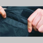 Hooligans - čierna zimn&aacute; leteck&aacute; bunda BOMBER Winter Jacket s l&iacute;mcom, typ CWU z pevn&eacute;ho materi&aacute;lu s mas&iacute;vnym zipsom na zap&iacute;nanie 100% nyl&oacute;n